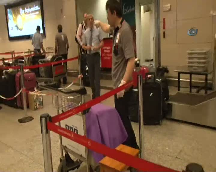 Uçakta köpeği ölen Rus kadın gözyaşlarına boğuldu