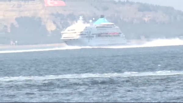 Kaza yapan yolcu gemisi Çanakkale'den ayrıldı