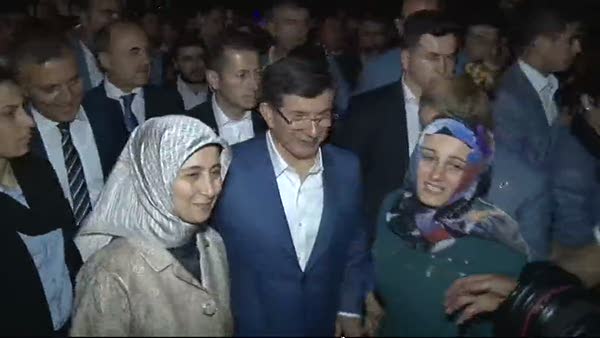 Başbakan Davutoğlu Konya'da halkın arasına karıştı