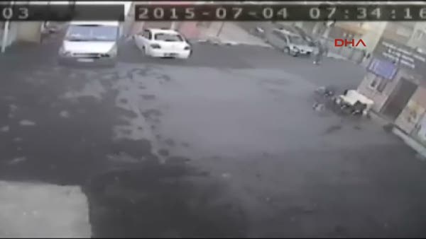 Otoparktan otomobil hırsızlığı kamerada