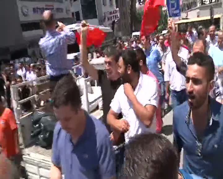 Otoparkçılarla esnaf arasında kavga