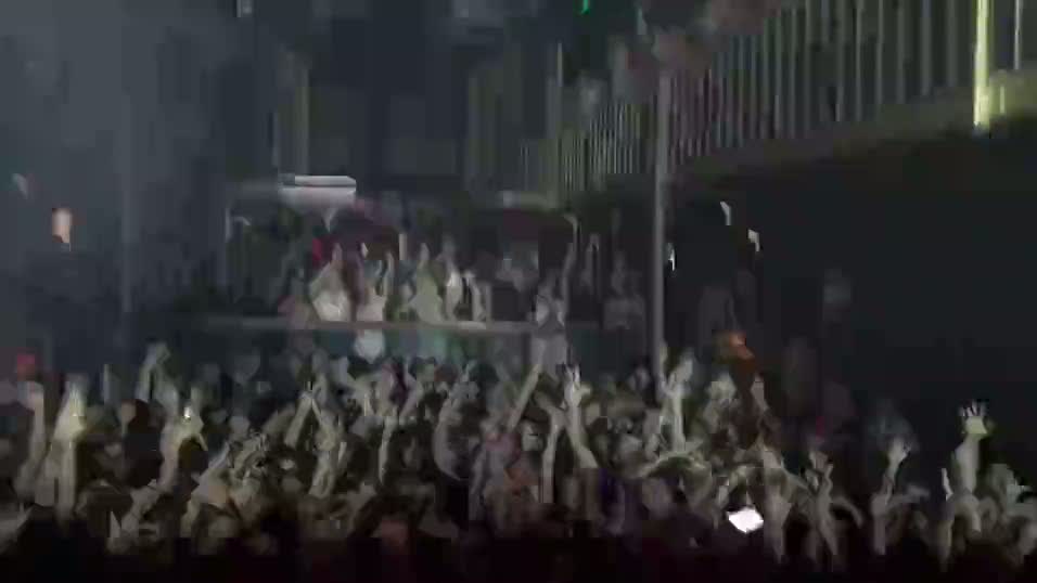 Dans eden yüzlerce insanı şakalayan Dj güldürttü