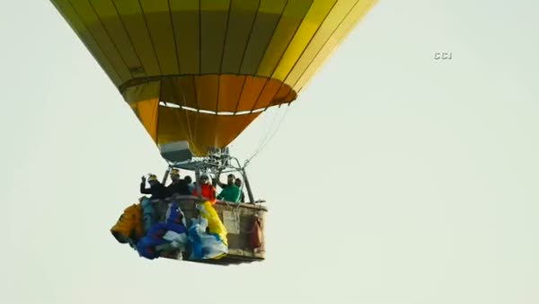 Paraşütçüler Kapadokya'da dünya rekoru kırdı