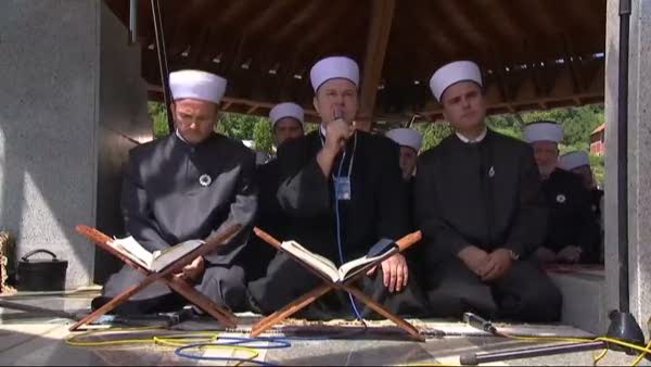 Srebrenitsa katliamı kurbanı 136 kişi dualarla defnedildi