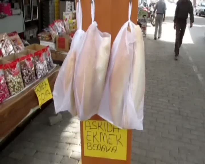 İhtiyaç sahipleri askıda ekmekle doyuyor