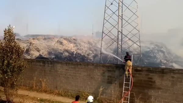 İzmir'de fabrika deposunda yangın