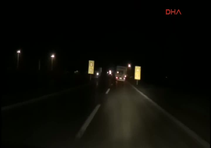 PKK, Iğdır'da yol kesip TIR yaktı