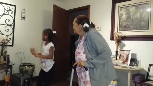97'lik büyükanne ve 8 yaşındaki torunundan dans ziyafeti
