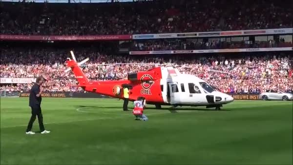 Dirk Kuyt, Feyenoord çimlerine helikopterle indi