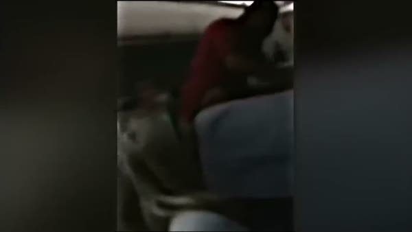 Alkollü yolcuyu uçakta bantladılar