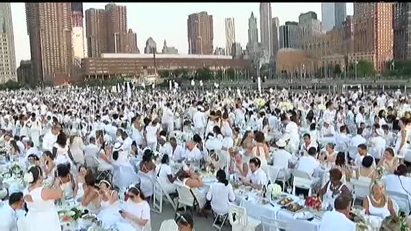 Beyaz giyinen 5 bin kişi buluştu