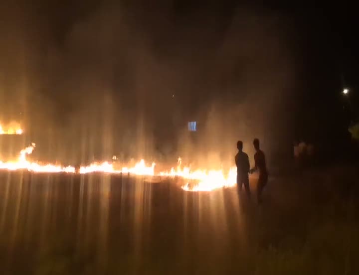 Erzincan'da itfaiye aracı devrildi