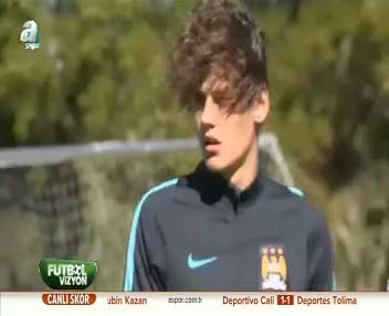 Van Persie mi Gomez mi?