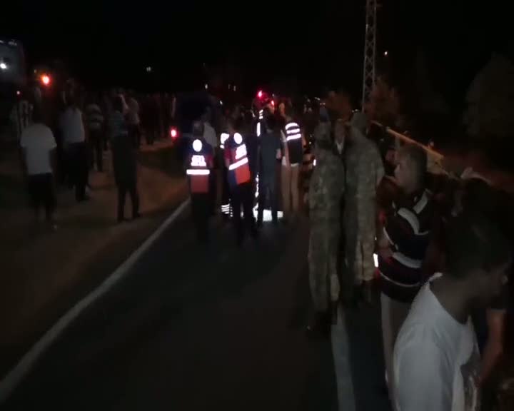 Düğün dönüşü kaza: 2 ölü 6 yaralı