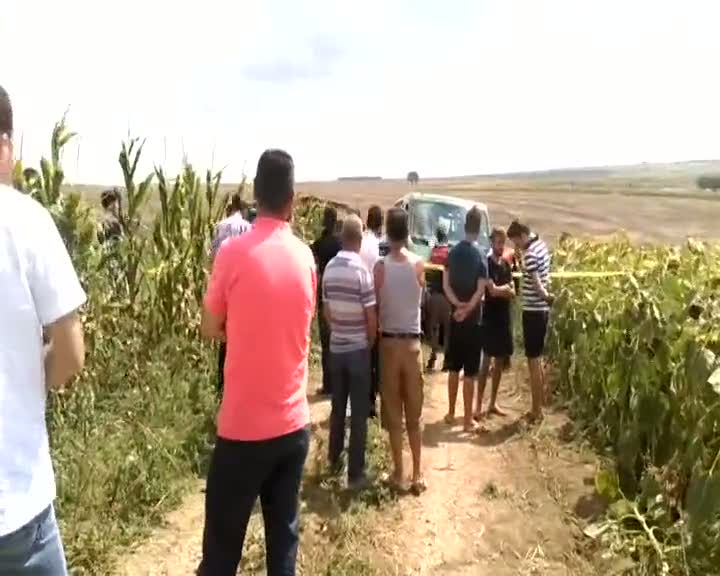 Baba oğul tarlada ölü bulundu