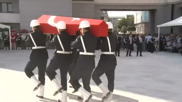 Cumhurbaşkanı Erdoğan, Şehit Polis Müdürü Beyazıt Çeken'in cenaze törenine katıldı