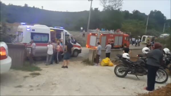 İşçileri taşıyan midibüs devrildi: 1 ölü, 24 yaralı