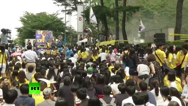 Japonya'yı protesto için kendini yaktı