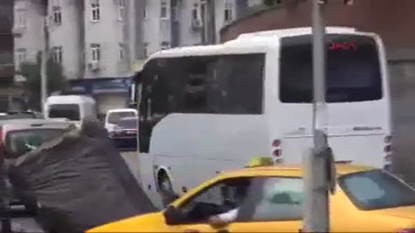 İstanbul'da teröristlerin polise saldırı anları