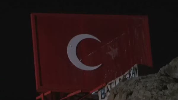 Ankara'da Türk Bayrağı'nı tahrip ettiler