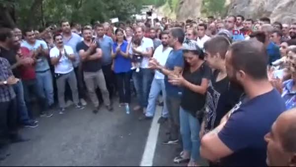 Demirtaş’ın düet arkadaşı PKK’ya konser verdi!