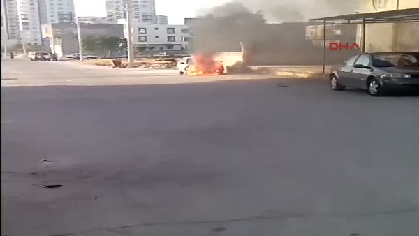 Siverek'te park halindeki otomobil yandı