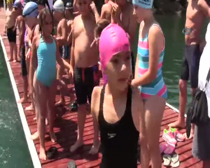 İki kolu olmayan kız dünya şampiyonu olmak için çalışıyor
