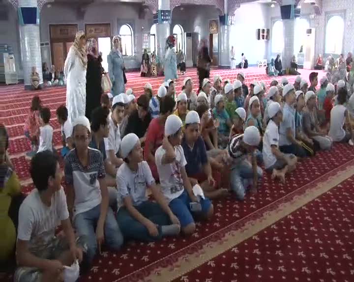 Konuşmayı öğrenmeden Kur'an-ı Kerim'i ezberledi