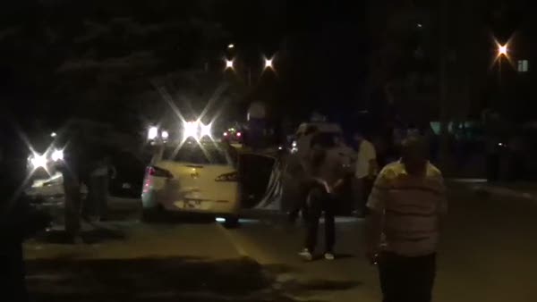 Otomobil içinde silahlı kavga: 3 yaralı