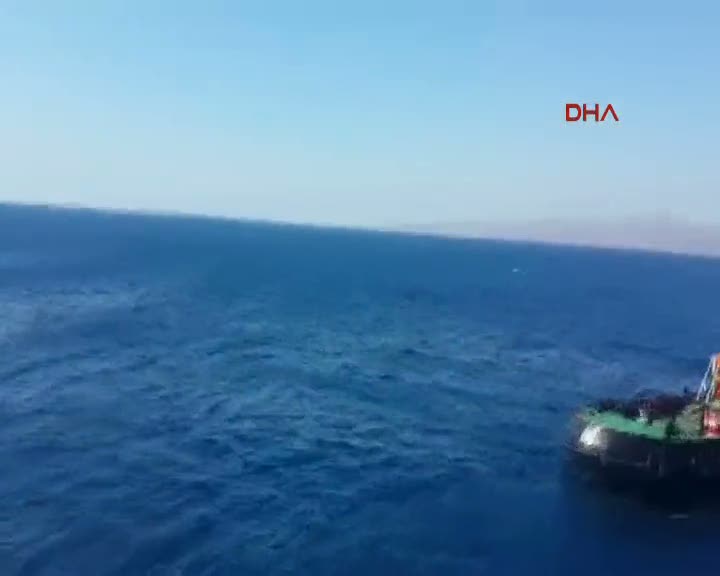 Feribot denizin ortasında mahsur kaldı!