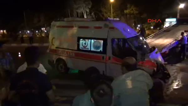 Ambulans otomobille çarpıştı: 1 ölü 5 yaralı