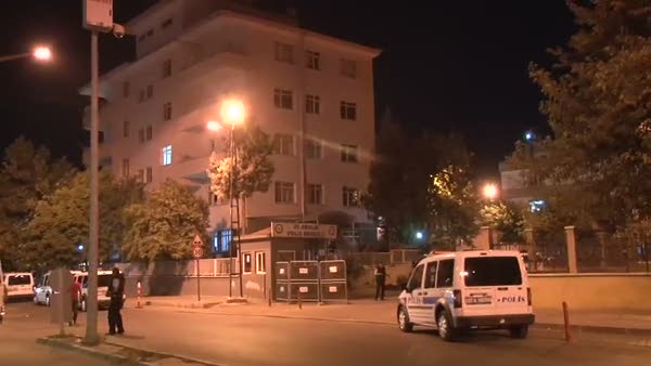 Teröristler polis merkezine saldırdı