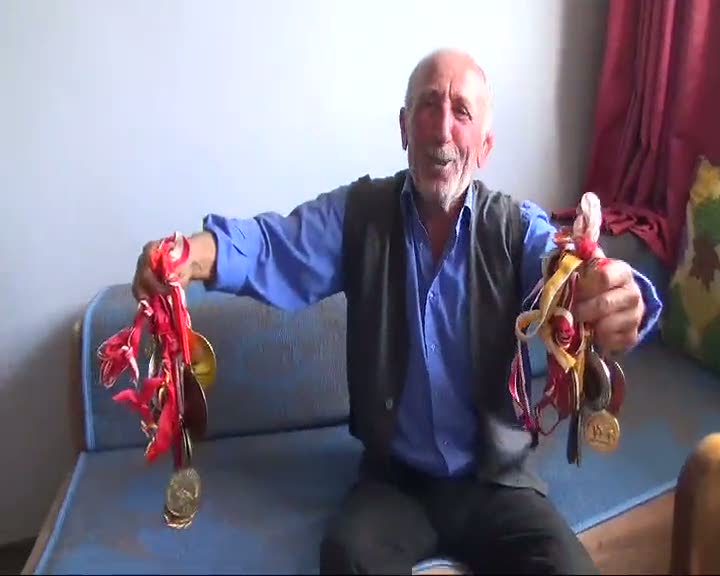 Dünya şampiyonu gücünü tarlada çalışmaya borçlu