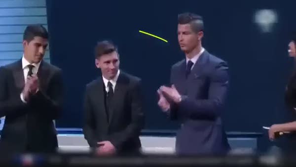 Ronaldo'dan Messi'ye ilginç bakış