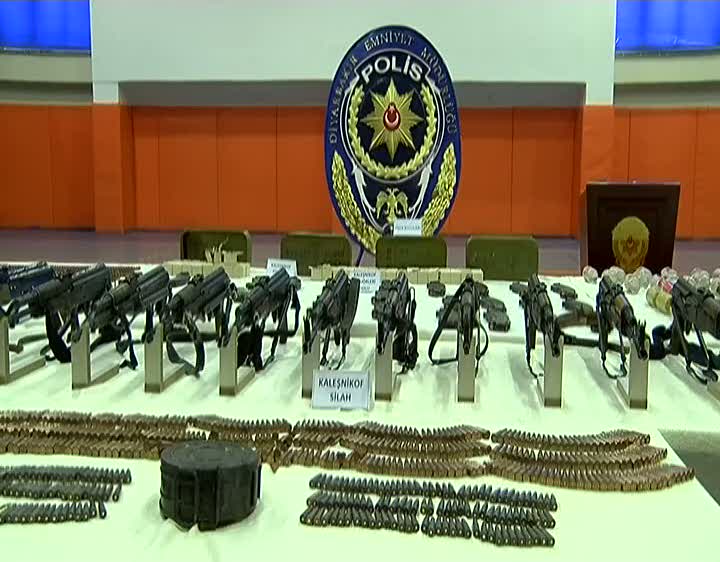 Çay bahçesi, teröristlerin cephaneliği çıktı