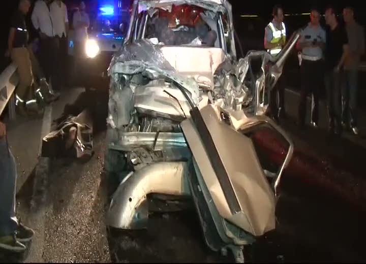 Kamyona arkadan çarptı: 3 ölü 1 yaralı