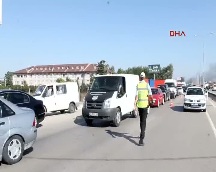 Kamyon motosikletli gençleri katletti