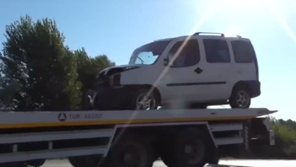 Ticari araç kamyona arkadan çarptı: 9 yaralı