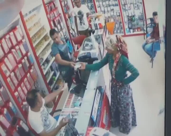 Dolandırıcılık anı kamerada