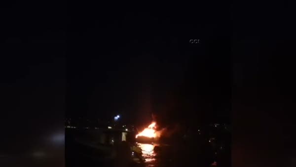İstanbul'da tekne yangını