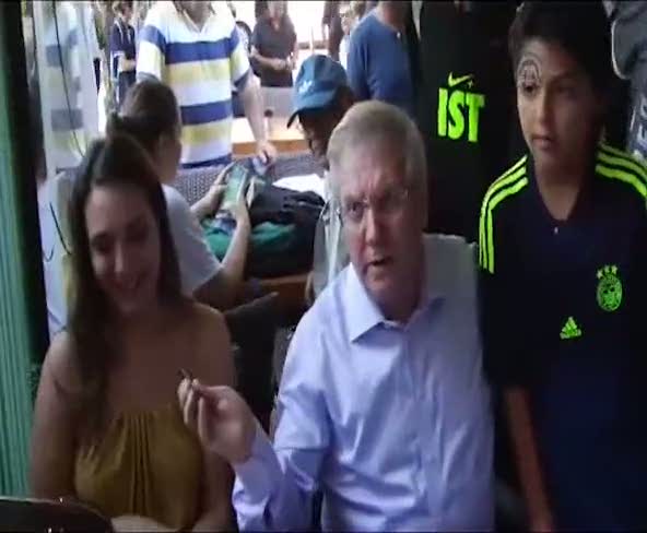 Aziz Yıldırım Galatasaraylı kıza talip sordu