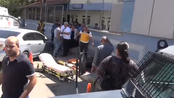 HDP'li vekil, polisi şehit eden teröristin cenazesini taşıdı
