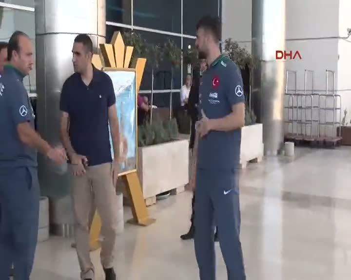 A Milli Takım cuma namazına gitti