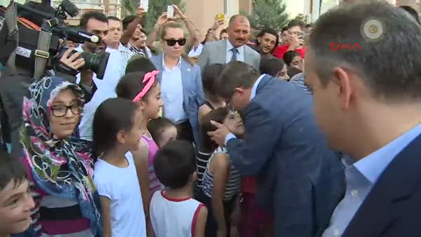 Başbakan Davutoğlu, şehit ailelerini ziyaret etti