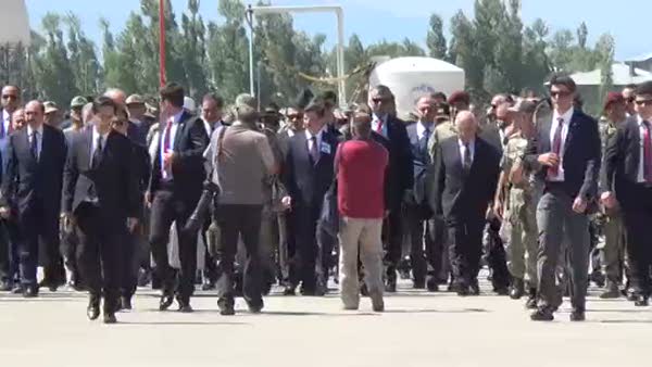 Başbakan Davutoğlu, Dağlıca şehitlerinin törenine katıldı
