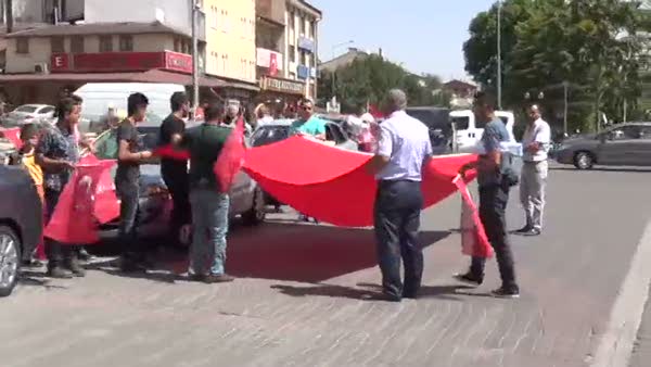 Şehit yakınları HDP'yi protesto etti
