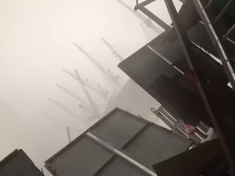 Kabe'deki vinç böyle düştü