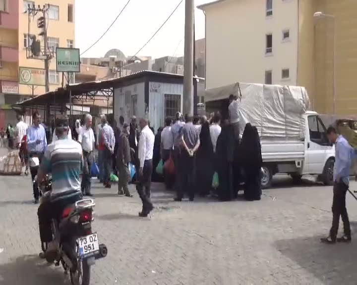 Cizre'de vatandaş çarşıya akın etti