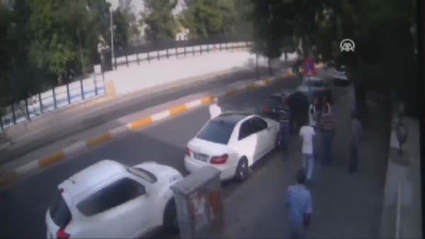 Hendek kapatan polislere teröristler saldırı
