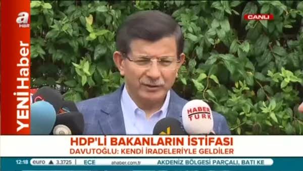 Başbakan Davutoğlu ''Ellerine tutturulan metni okumak bir bakana yakışmaz!''